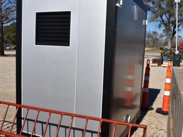 portable-toilet-and-shower-image-3