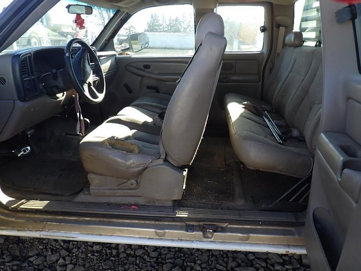 2004-chevrolet-3500-image-9