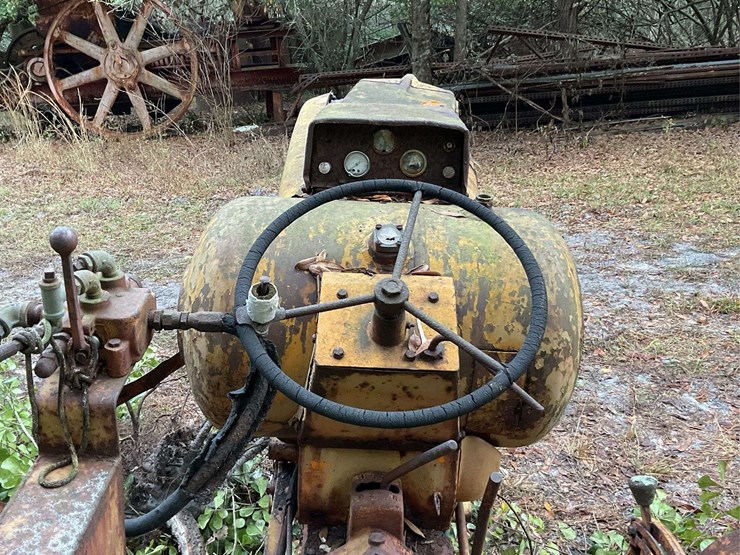 minneapolis-moline-parts-tractor-image-7