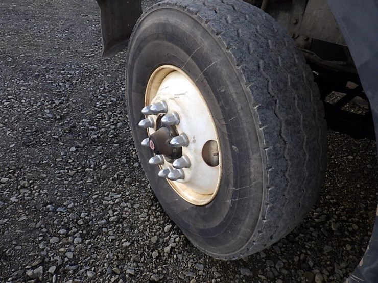 2007-international-7600-image-23