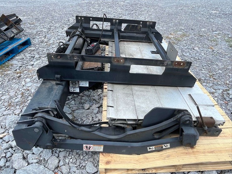 maxon-semi--trailer-lift-gate-image-10