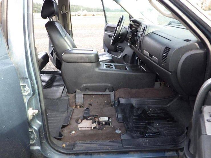 2011-chevrolet-2500-image-16