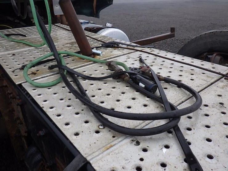 2018-western-star-5700xe-image-14