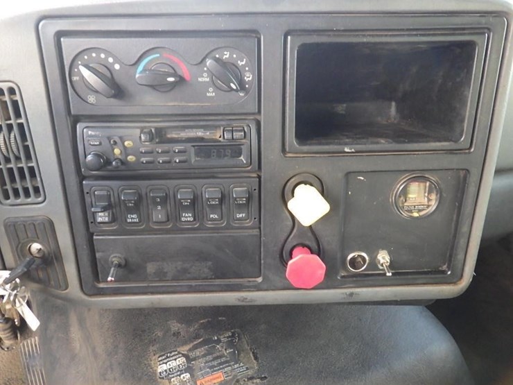 2007-international-7600-image-39