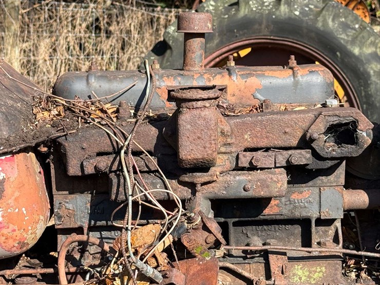 minneapolis-moline-parts-tractor-image-19