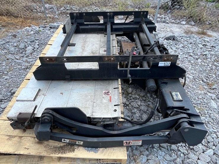 maxon-semi--trailer-lift-gate-image-12