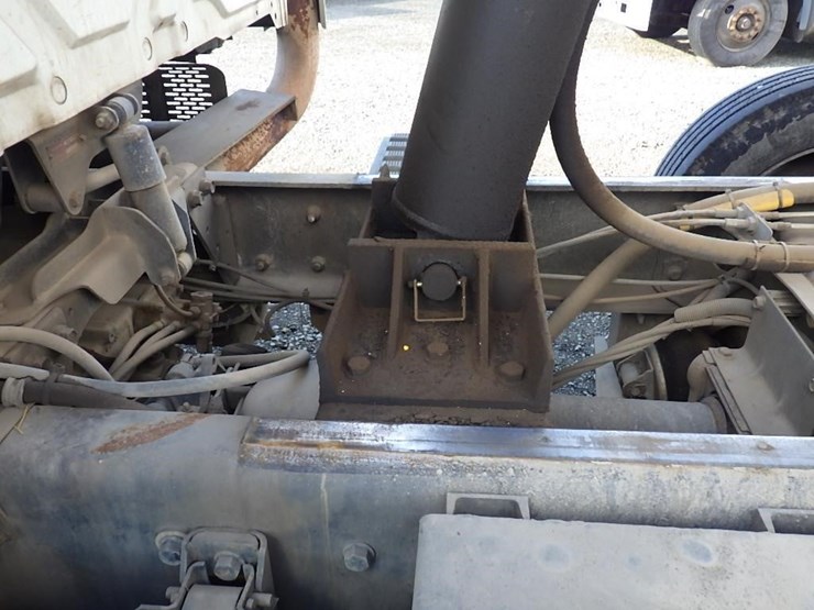 2007-international-7600-image-16