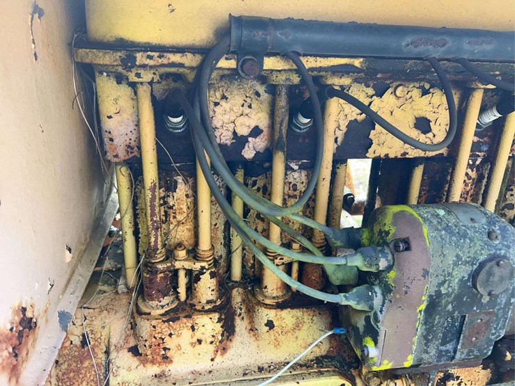 caterpillar-twenty-image-20