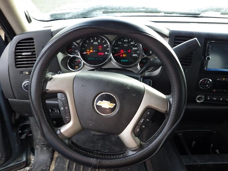 2011-chevrolet-2500-image-23