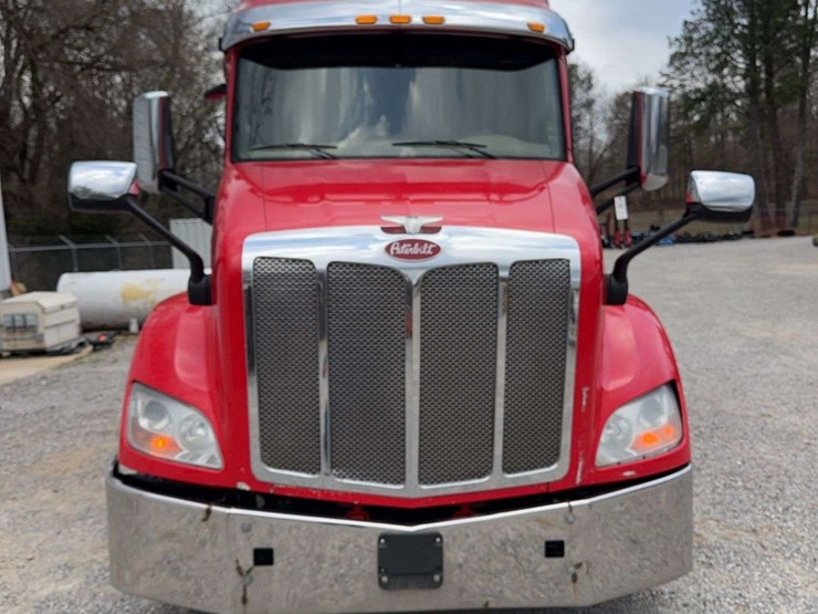 2019-peterbilt-579-image-10