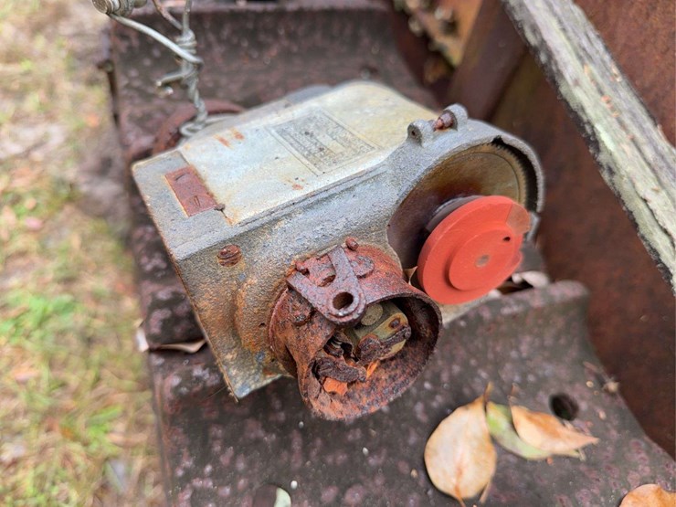 caterpillar-2-ton-crawler-image-12