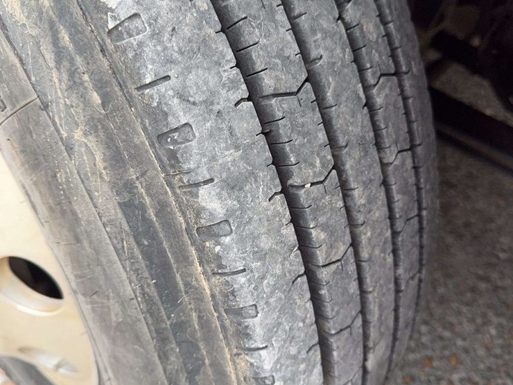 2019-peterbilt-579-image-13