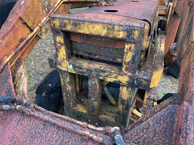 minneapolis-moline-diesel-backhoe-image-13