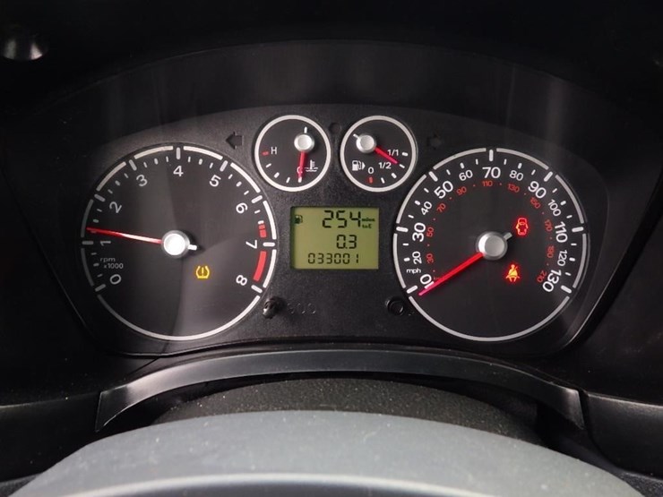 2013-ford-transit-image-23