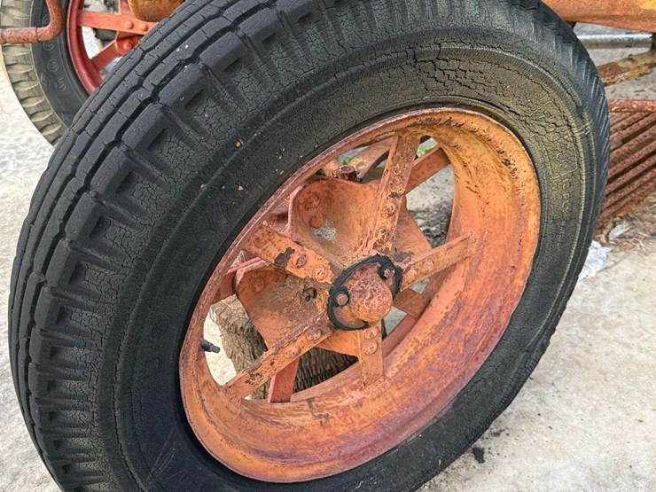 twin-city-21-32-tractor-image-31