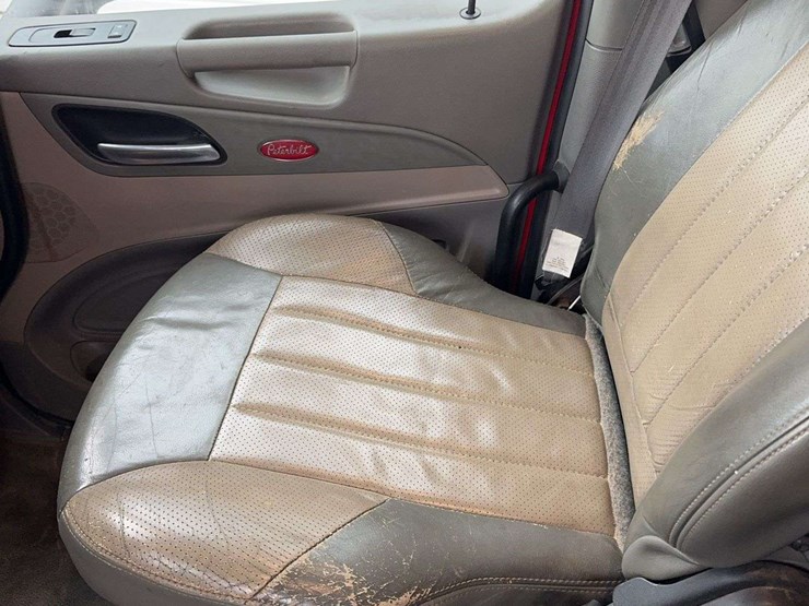 2019-peterbilt-579-image-36