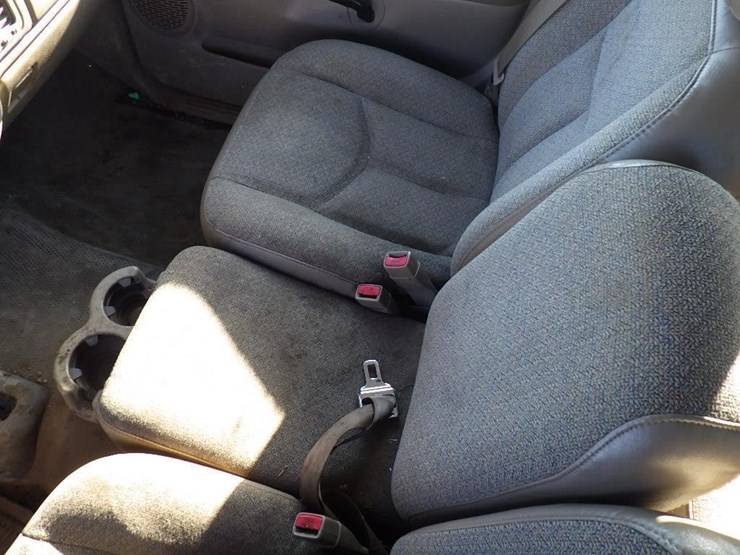 2004-chevrolet-3500-image-19