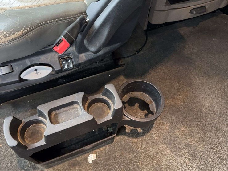 2019-peterbilt-579-image-39