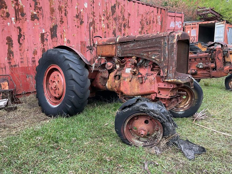 minneapolis-moline-parts-tractor-image-3