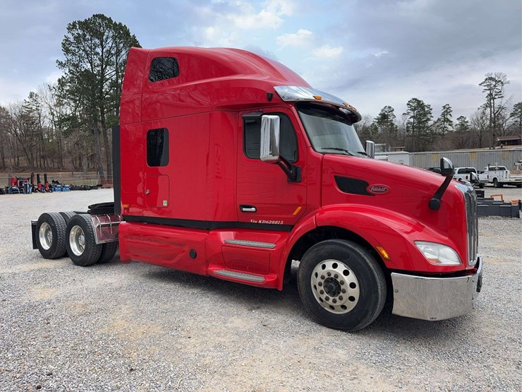 2019-peterbilt-579-image-9