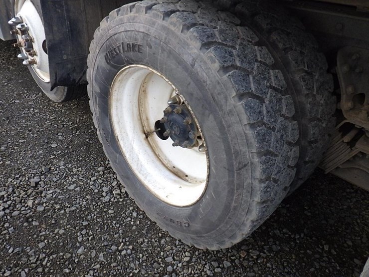 2007-international-7600-image-21