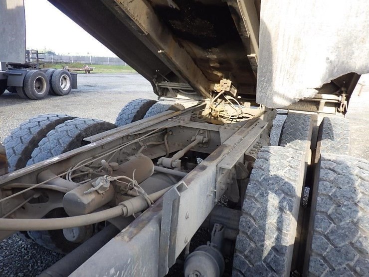 2007-international-7600-image-18