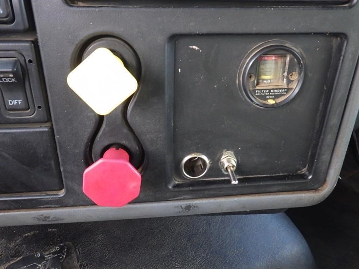 2007-international-7600-image-42