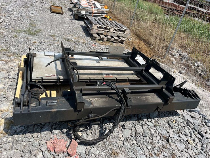 maxon-semi--trailer-lift-gate-image-1