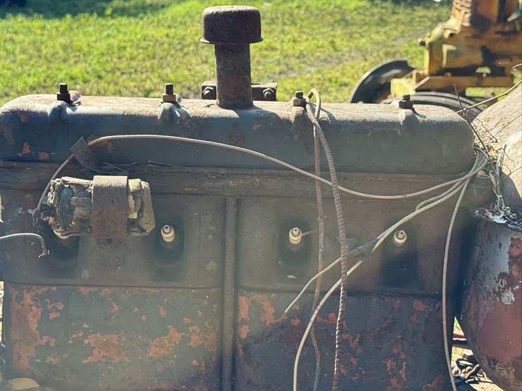 minneapolis-moline-parts-tractor-image-11