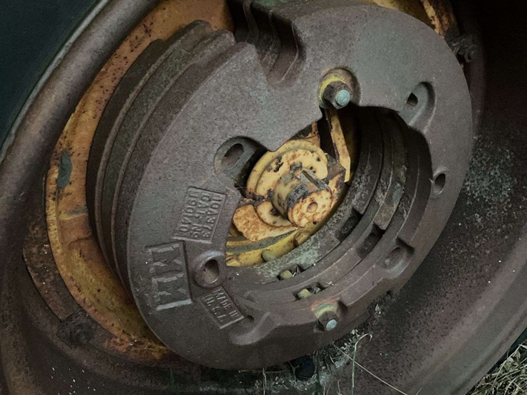 minneapolis-moline-m604-image-30