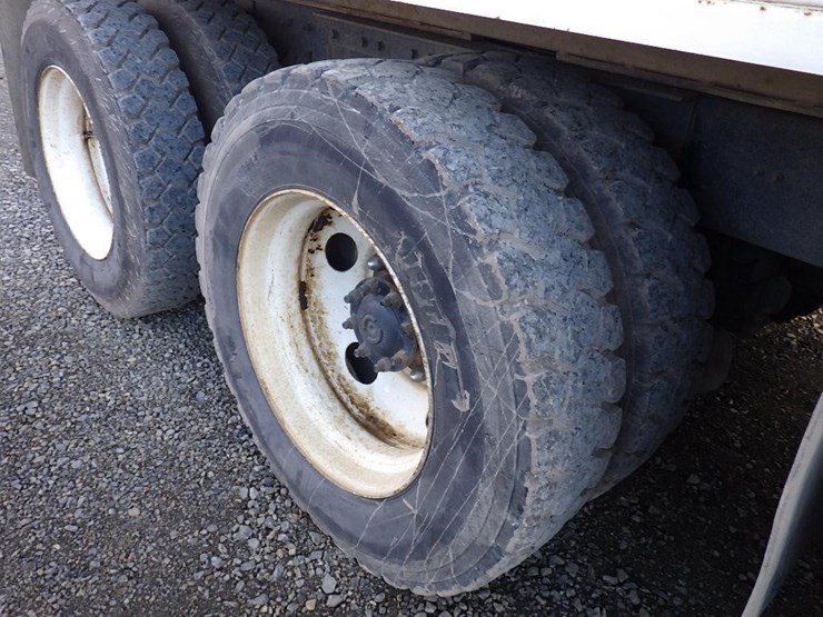 2007-international-7600-image-26