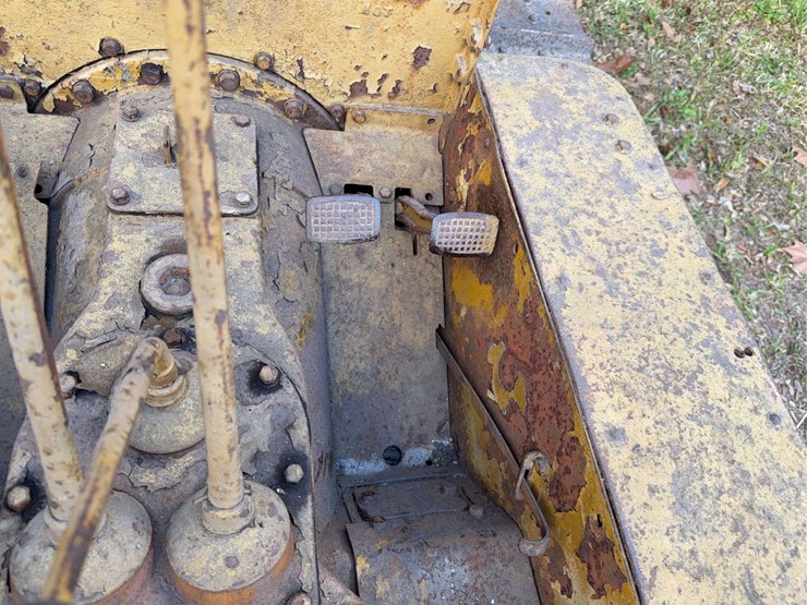 caterpillar-ten-gas-crawler-image-26