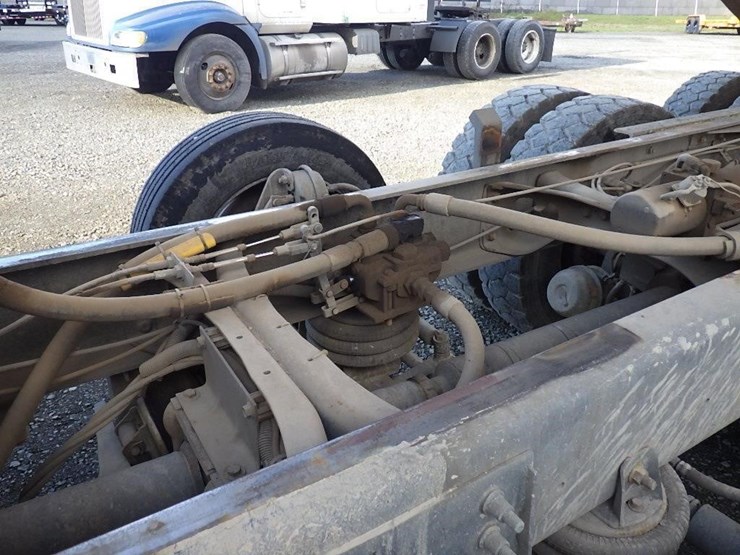 2007-international-7600-image-17