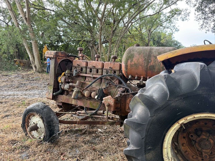 minneapolis-moline-g706-image-2