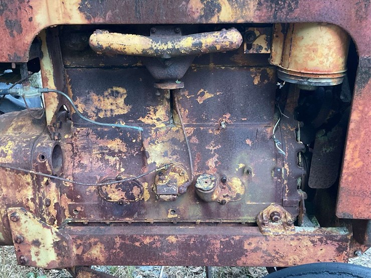 minneapolis-moline-parts-tractor-image-12