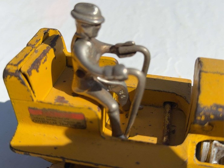 caterpillar-30-image-8