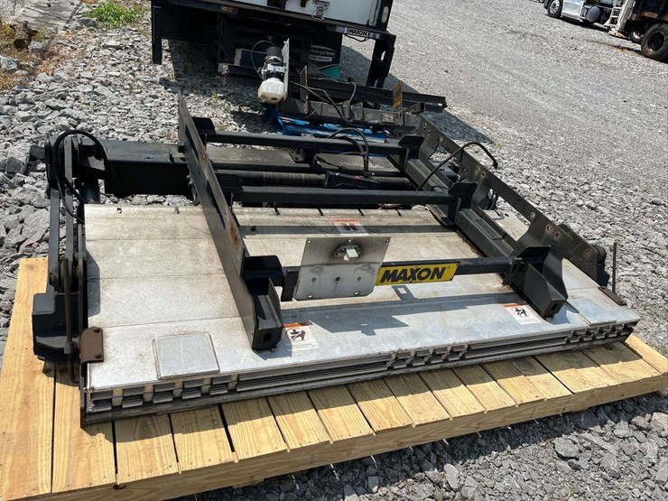 maxon-semi--trailer-lift-gate-image-3