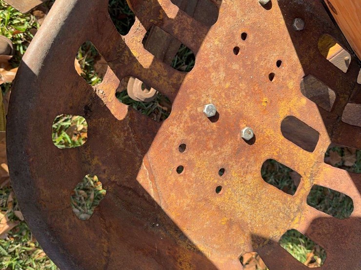 caterpillar-thirty-image-27