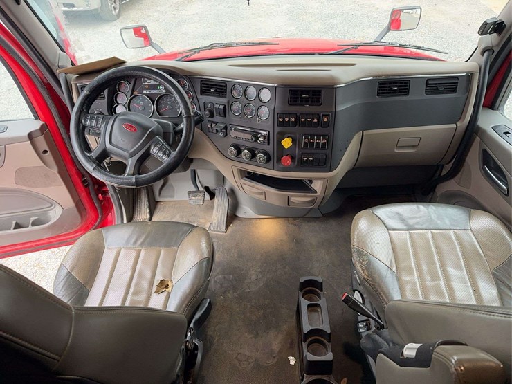 2019-peterbilt-579-image-49