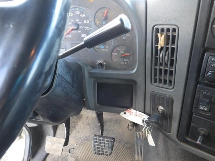 2007-international-7600-image-38