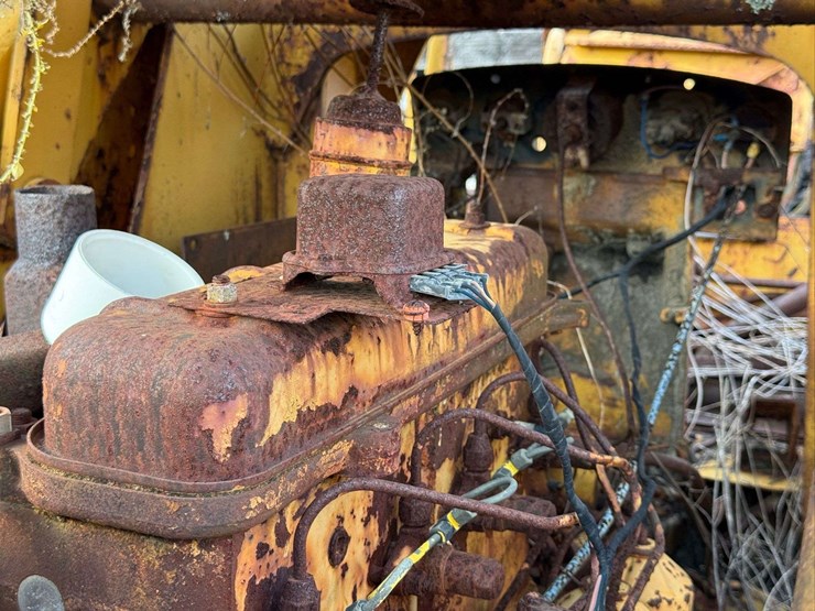 minneapolis-moline-motrac-diesel-crawler-image-12