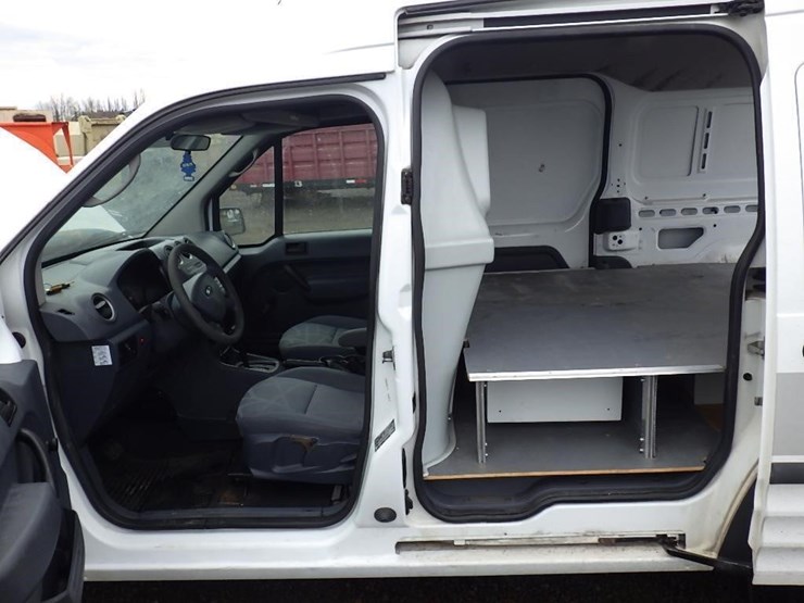 2013-ford-transit-image-19