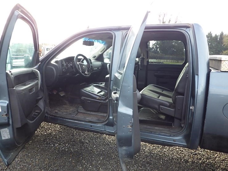 2011-chevrolet-2500-image-18