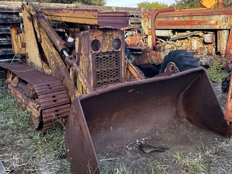 minneapolis-moline-motrac-diesel-crawler-image-3