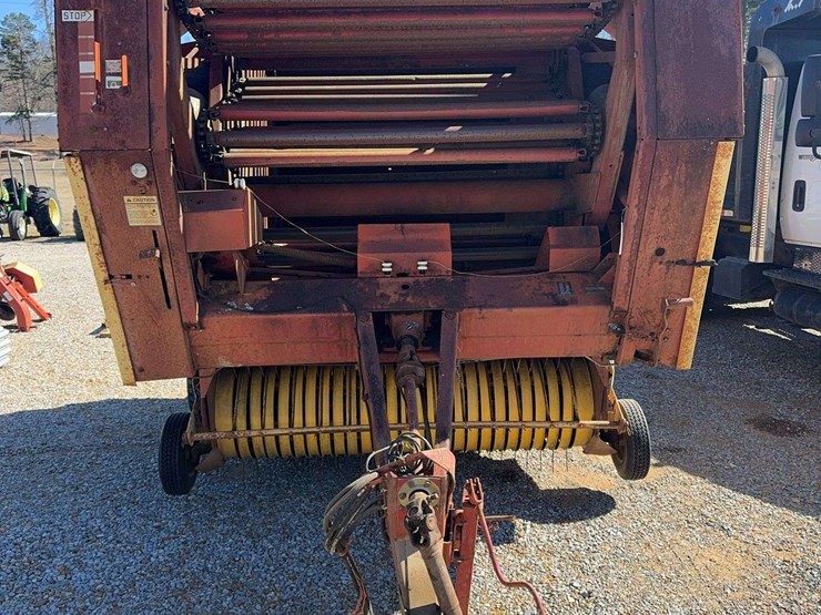 new-holland-855-image-2