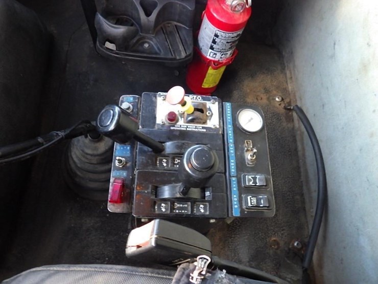 2007-international-7600-image-45