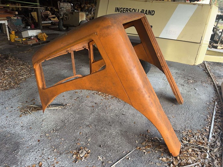 minneapolis-moline-udlx-cab-image-1