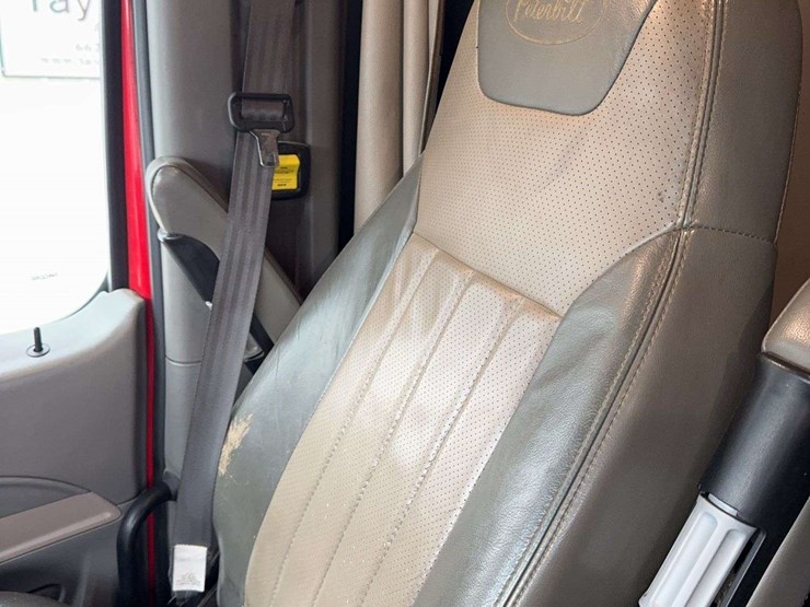 2019-peterbilt-579-image-37