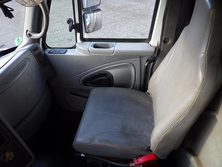 2007-international-7600-image-47