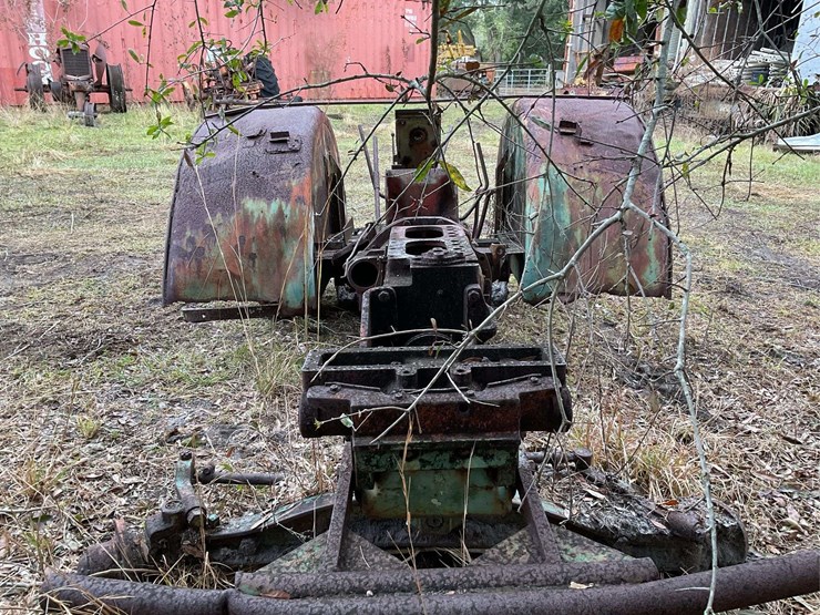 minneapolis-moline-parts-tractor-image-10